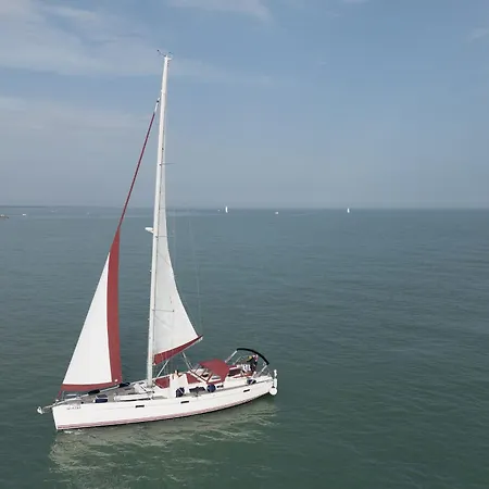 Bgroupsailing Marina Di Úszó hotel