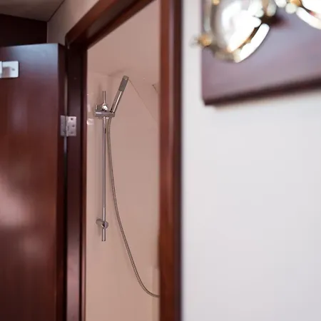 Bgroupsailing Marina Di Úszó hotel *